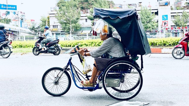 Chủ tịch UBND TPHCM đồng ý hỗ trợ 750 nghìn/người bán vé số ảnh 1