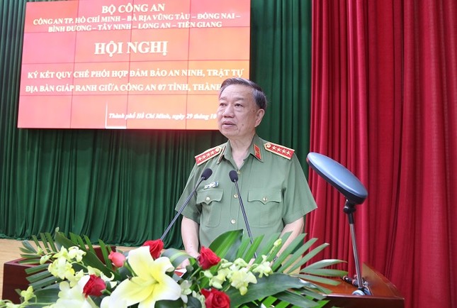 Tân Bí thư Thành uỷ TPHCM chỉ đạo hội nghị ký kết đảm bảo an ninh trật tự 7 tỉnh thành ảnh 4