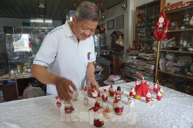 Cụ ông 70 tuổi 'hô biến' vỏ trứng thành ông già Noel độc đáo ảnh 8