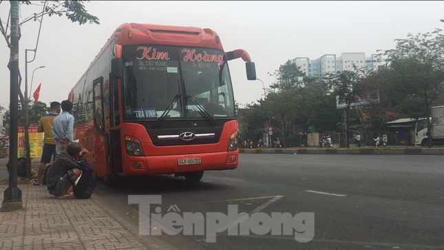 Xe dù, bến cóc 'đại náo' cửa ngõ phía Nam TPHCM ảnh 6