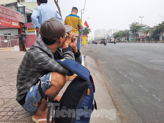 Xe dù, bến cóc 'đại náo' cửa ngõ phía Nam TPHCM ảnh 11