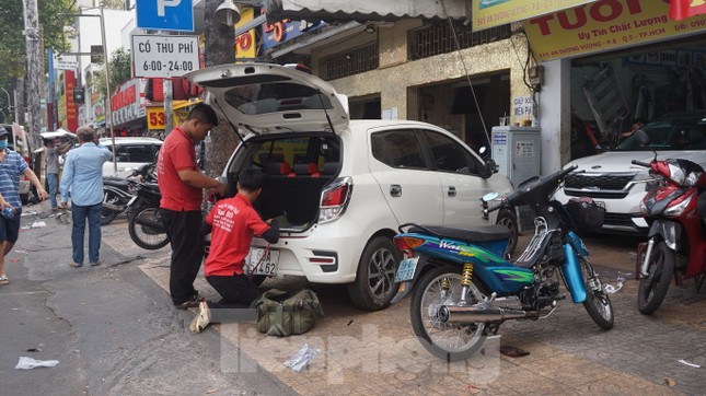 Người Sài Gòn tất bật tân trang 'xế cưng' đón Tết ảnh 4