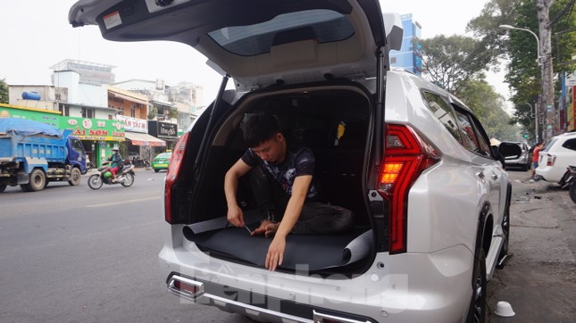 Người Sài Gòn tất bật tân trang 'xế cưng' đón Tết ảnh 11