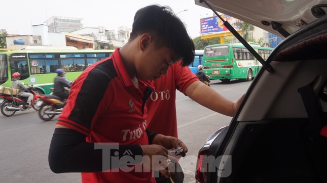 Người Sài Gòn tất bật tân trang 'xế cưng' đón Tết ảnh 10