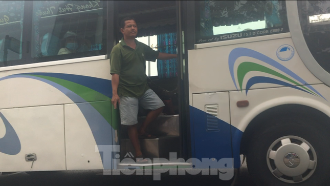 Xe dù, bến cóc 'đại náo' cửa ngõ phía Nam TPHCM ảnh 9
