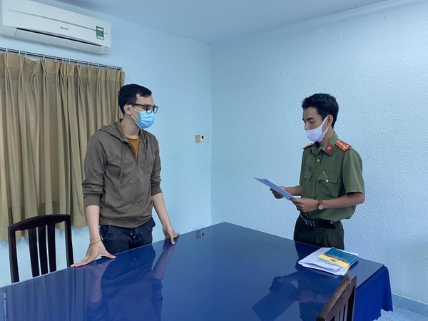 Đề nghị truy tố tiếp viên hàng không làm lây dịch bệnh COVID-19 ảnh 1