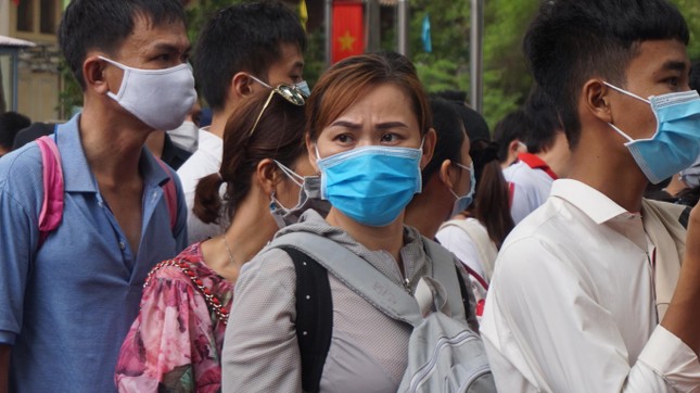 Du khách ùn ùn đến Thảo Cầm Viên ngày nghỉ lễ Giỗ Tổ ảnh 2