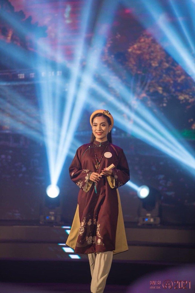Nữ sinh Huế ‘bén duyên’ với những show trình diễn cổ phục Việt ảnh 3