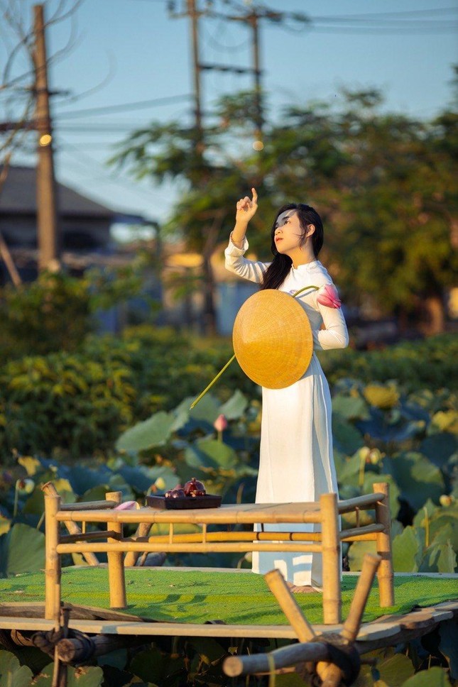 Nữ sinh Huế ‘bén duyên’ với những show trình diễn cổ phục Việt ảnh 2