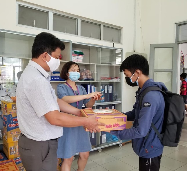 “Góc sẻ chia UTE” của sinh viên trường ĐH Sư phạm Kỹ thuật TP. HCM ảnh 10