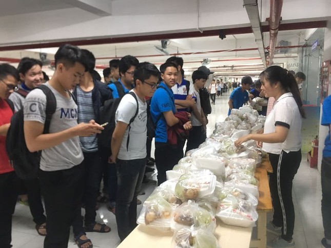“Góc sẻ chia UTE” của sinh viên trường ĐH Sư phạm Kỹ thuật TP. HCM ảnh 8