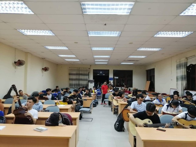 Sân chơi âm nhạc cho sinh viên trường ĐH Sư phạm Kỹ thuật TP. HCM ảnh 1