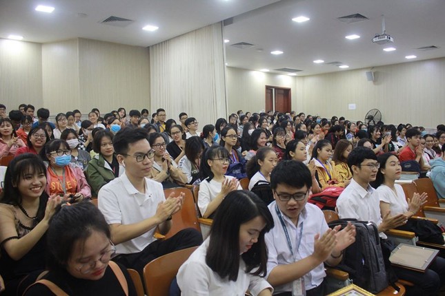 Đoàn Thanh niên trường ĐH Y Dược TP. HCM trao giải cuộc thi “Viết vì người bệnh” ảnh 2