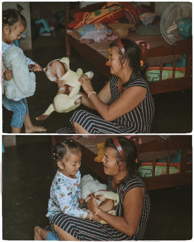 Xúc động bộ ảnh “câu chuyện đặc biệt hai mẹ con” của nữ nhiếp ảnh gia Quảng Ngãi ảnh 6