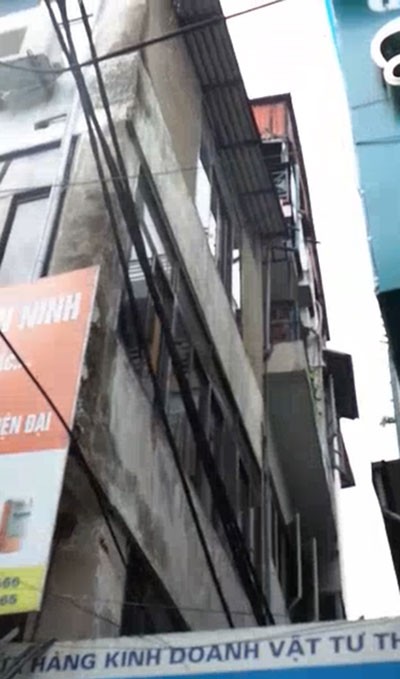 Hà Nội: Hóa vàng mã, 'cô hồn', thiêu cháy nhà 4 tầng ảnh 1