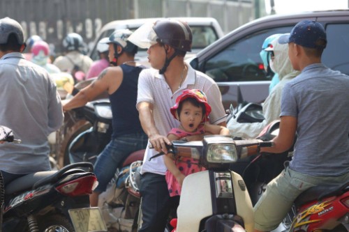 Ùn tắc giao thông nhiều giờ liền ở Hà Nội ảnh 1