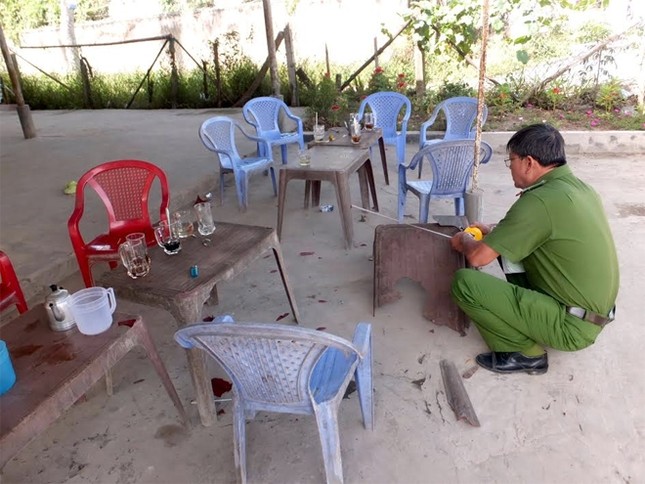 Thanh niên ngáo đá đốt nhà, chém Đại úy công an ảnh 1