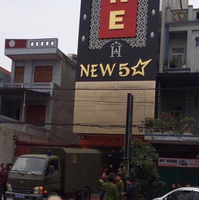Hàng chục thanh niên đang bay lắc trong phòng hát karaoke ảnh 1