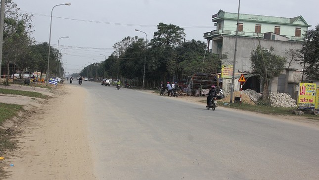 Phó phòng tư pháp bị đâm gục giữa đường ảnh 1