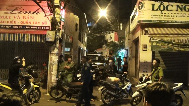 Nghi can nổ súng bắn người trước cửa nhà được trả công 300 triệu ảnh 1