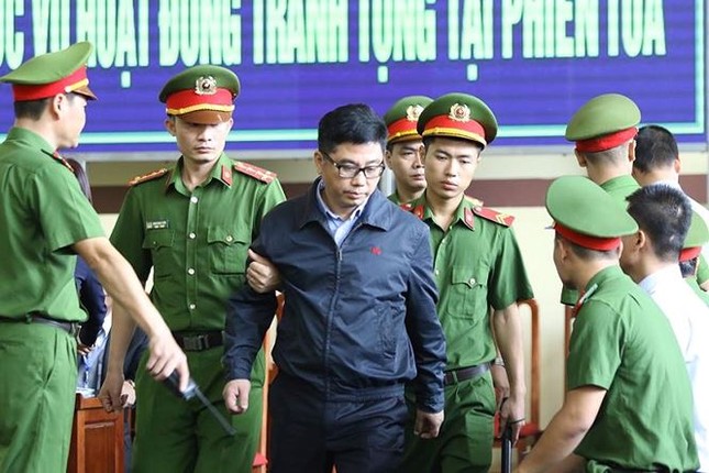 Vụ đánh bạc nghìn tỷ: 'Cần cách ly các bị cáo Vĩnh, Hóa khỏi xã hội' ảnh 26