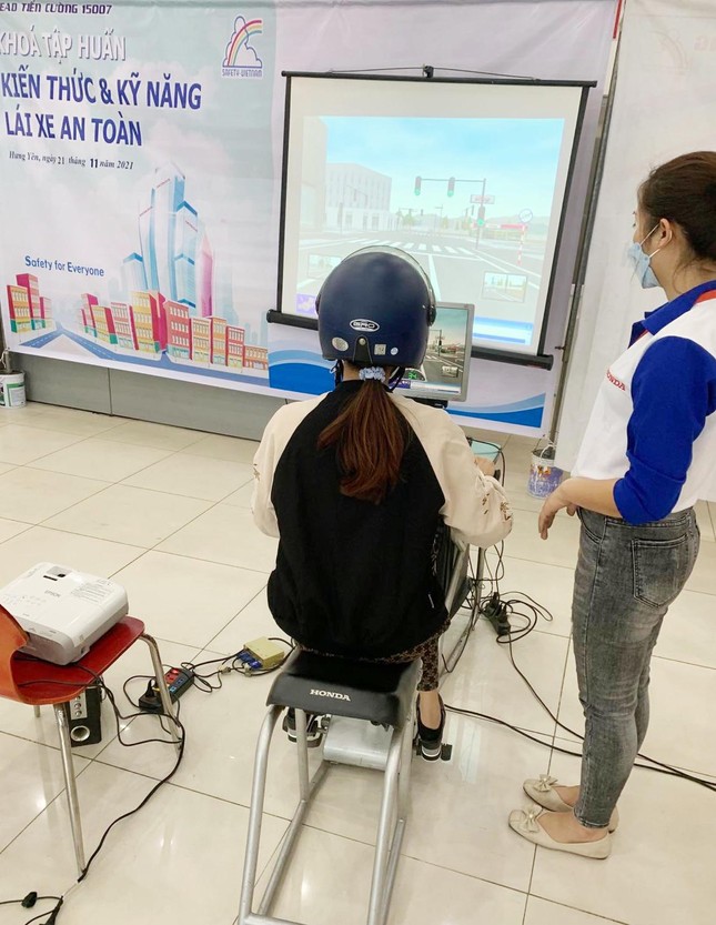 Head Tiến Cường 'Tập huấn kiến thức và kỹ năng Lái xe an toàn' cho người dân ảnh 3