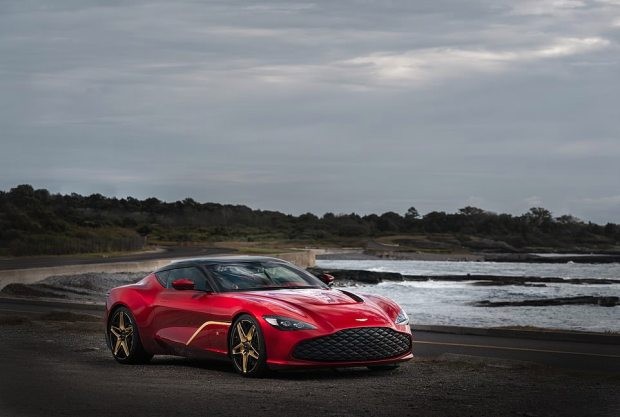 Siêu xe mạ vàng của Aston Martin có giá 7,2 triệu bảng Anh ảnh 1