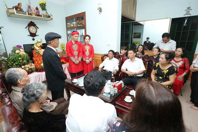 Ăn hỏi đúng ngày ngập lụt, nhà trai dùng phao chở sính lễ sang nhà gái ảnh 7