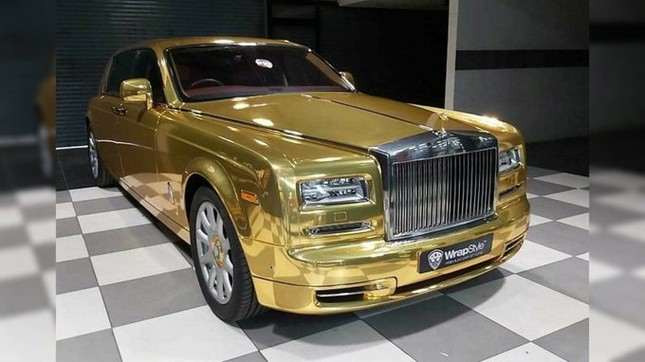 Rolls-Royce Phantom 'vàng óng' thành xe taxi ở Ấn Độ ảnh 2