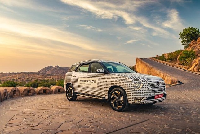 Hyundai Alcazar chính thức lộ diện ảnh 4