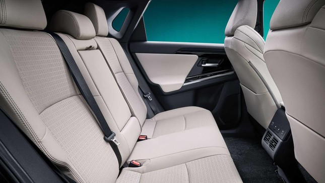 Toyota giới thiệu mẫu xe ý tưởng thuần điện hoàn toàn mới ảnh 17