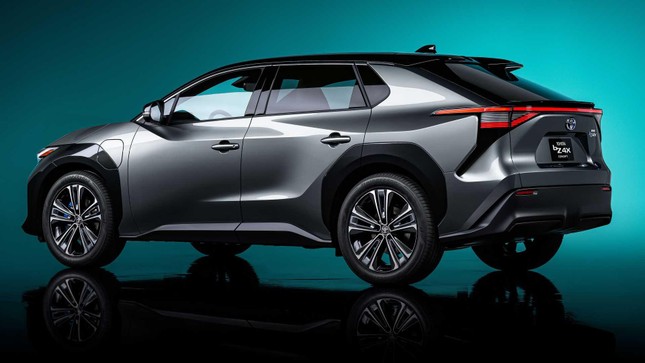 Toyota giới thiệu mẫu xe ý tưởng thuần điện hoàn toàn mới ảnh 7