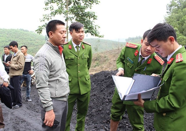 Chủ tịch xã bị đình chỉ công tác nghi để trộm khai thác than trái phép ảnh 1