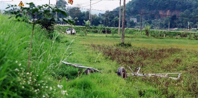 Cuộc vây ráp nghẹt thở bắt nghi phạm cầm súng cố thủ ở xe chở ma tuý ảnh 1