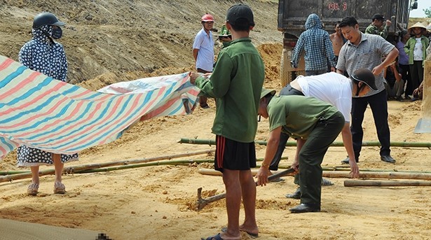 Đổ đất công trình, hoảng hồn phát hiện thi thể người đàn ông trong thùng xe ảnh 1