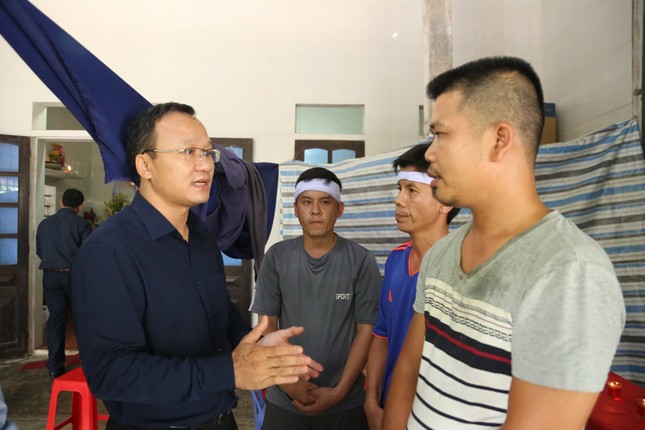 Vụ ô tô đâm xe đạp điện, 3 trẻ tử vong: Áo tang trắng thôn nghèo ảnh 5