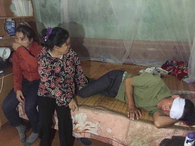 Vụ ô tô đâm xe đạp điện, 3 trẻ tử vong: Áo tang trắng thôn nghèo ảnh 3