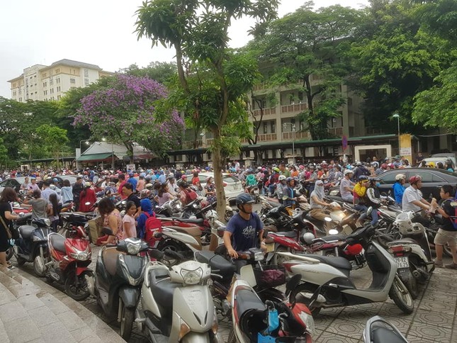 Choáng váng thi lớp 6 chuyên Hà Nội, 1 chọi 30 chiến binh ảnh 1