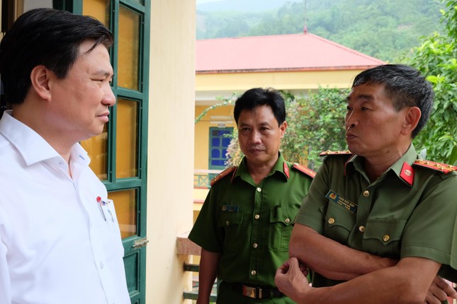 Đột nhập căn phòng đặc biệt chứa đề thi, bài thi ảnh 1