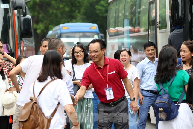 Yêu cầu của Bộ GD&ĐT: Trường đại học điều một nửa “quân số” đi làm thi ảnh 3