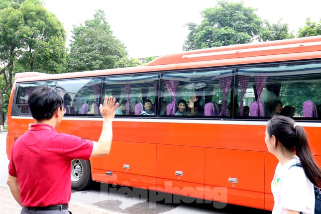 Yêu cầu của Bộ GD&ĐT: Trường đại học điều một nửa “quân số” đi làm thi ảnh 5