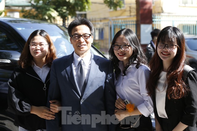 Lễ khai giảng rạng ngời và bài học lòng yêu thương dành cho tân sinh viên sư phạm ảnh 2