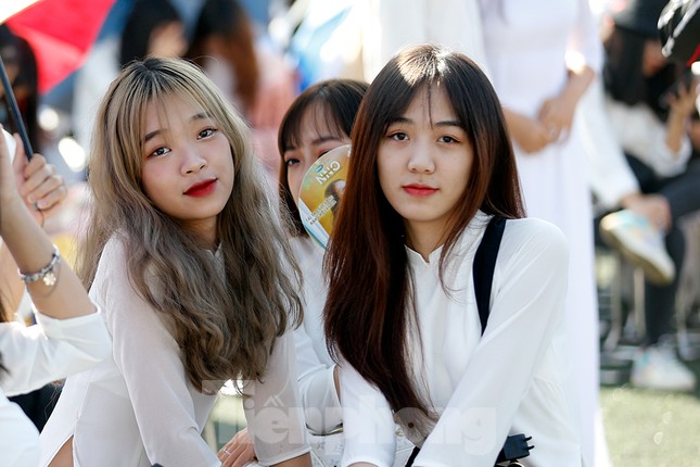 Lễ khai giảng rạng ngời và bài học lòng yêu thương dành cho tân sinh viên sư phạm ảnh 5