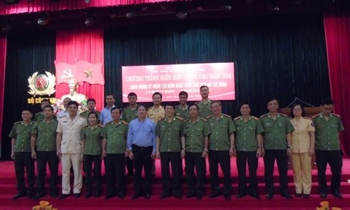 Tuổi trẻ công an tham gia hiến máu nhân đạo ảnh 2