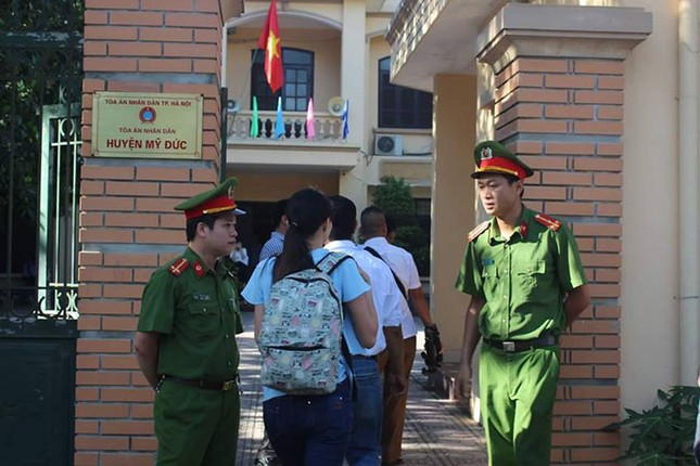 An ninh thắt chặt tại phiên tòa xét xử vụ Đồng Tâm ảnh 4