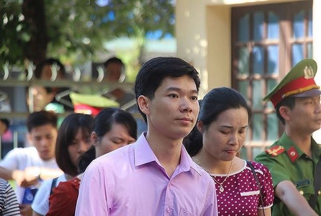 Điểm lại những phiên tòa 'dậy sóng' trong năm 2018 ảnh 9