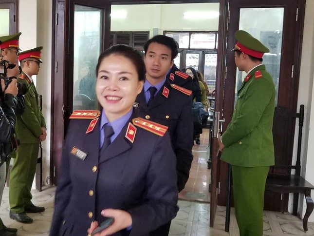 Kiểm sát viên: Hoàng Công Lương bỏ qua mọi thông tin? ảnh 1