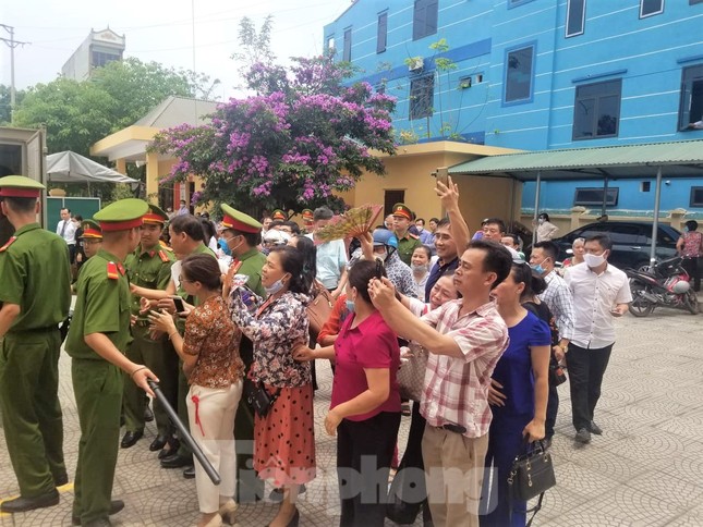 Hiệu trưởng trường chuyên tỉnh Hòa Bình nói 'rất nhục nhã' vì nâng điểm ảnh 1