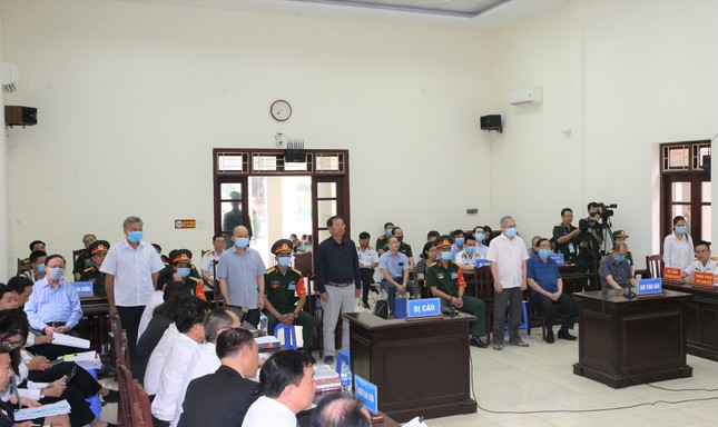 Út ‘trọc’ làm hư hỏng cán bộ cao cấp của quân đội ảnh 1