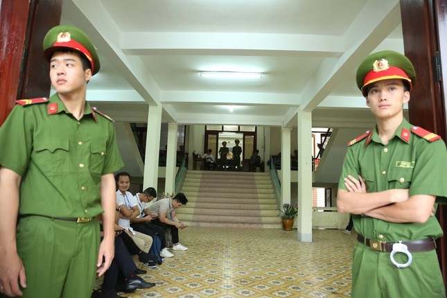 Hoãn phiên tòa xét xử mẹ nữ sinh giao gà ở Điện Biên ảnh 1